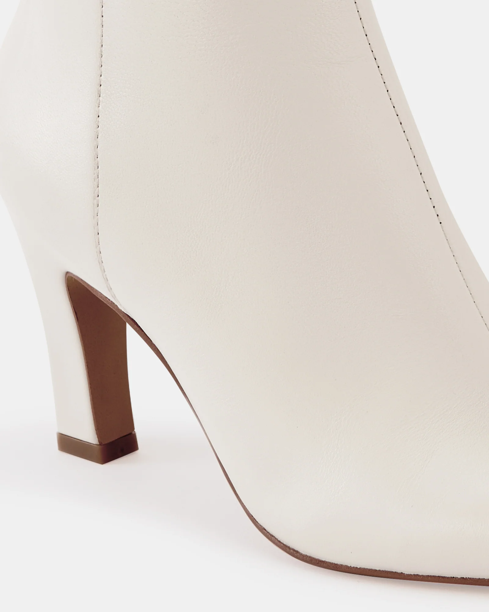 Loz Ecru Leather Ankle Boot - Image 3